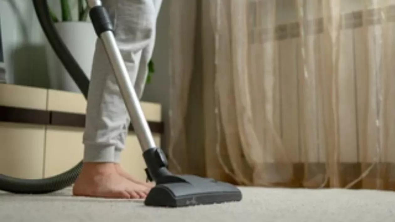 Românii care stau la bloc, reguli stricte. Ce nu au voie să facă dacă au covor