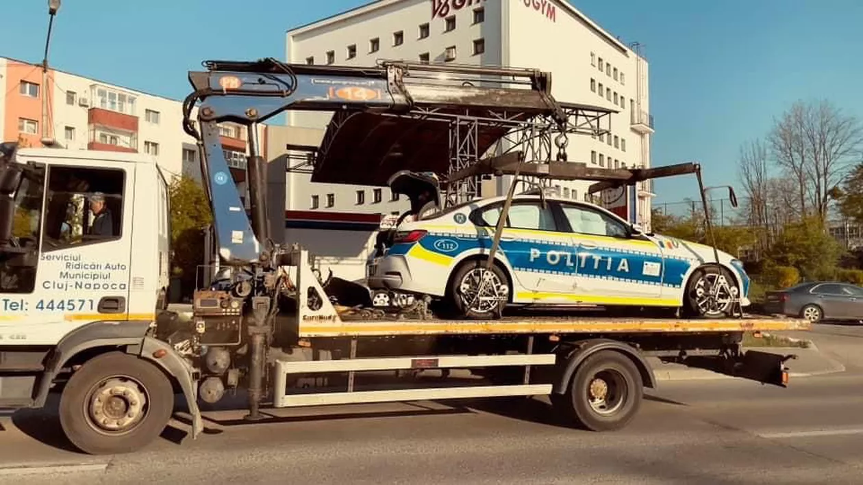 Accident cu două autospeciale de poliție, în Arad. Patru agenți au ajuns la spital