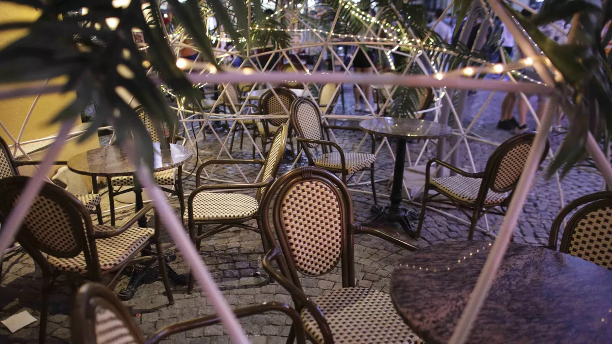 ANPC a verificat 40 de operatori economici din Centrul Vechi al Capitalei. 14 au fost închişi temporar. Neregulile constatate