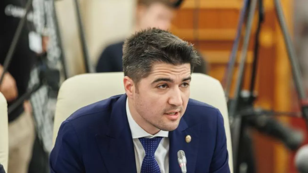 Adio plimbări pe bani publici în scop personal. Proiect USR: Mașinile instituțiilor, dotate obligatoriu cu GPS de localizare şi monitorizare
