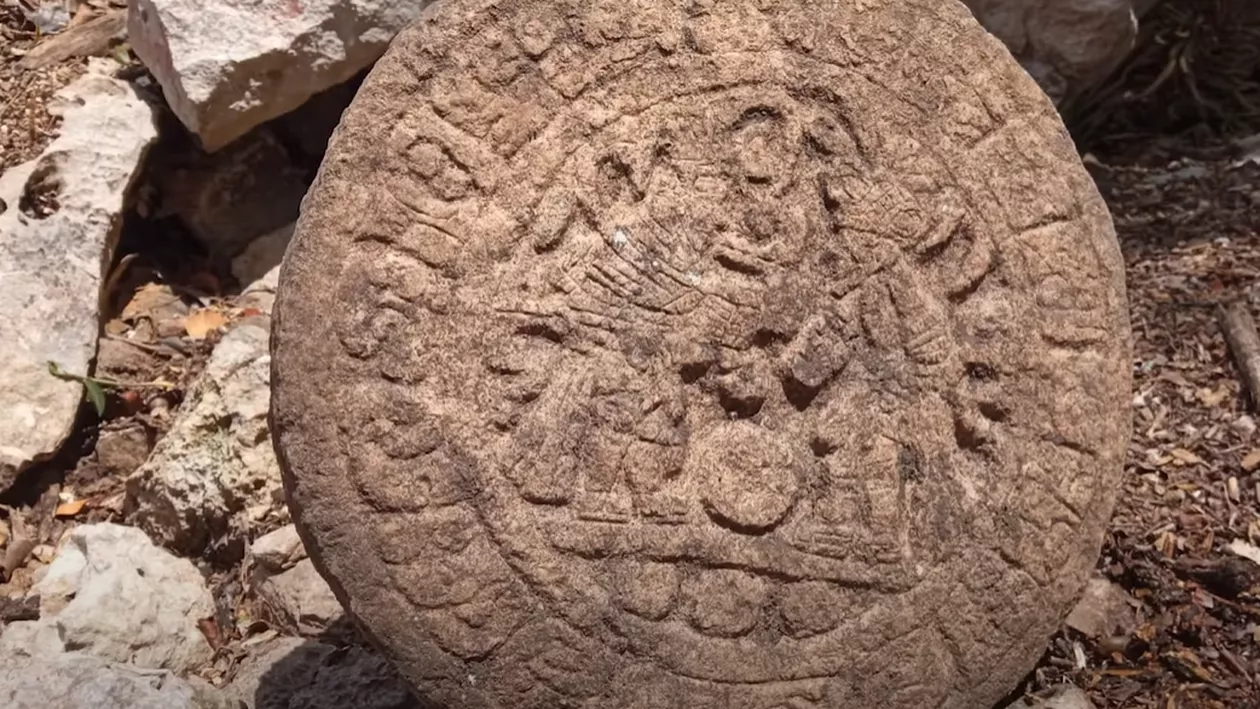 O nouă descoperire arheologică - O tabelă de scor mayașă ce se folosea la un joc cu mingea asemănător fotbalului (VIDEO)