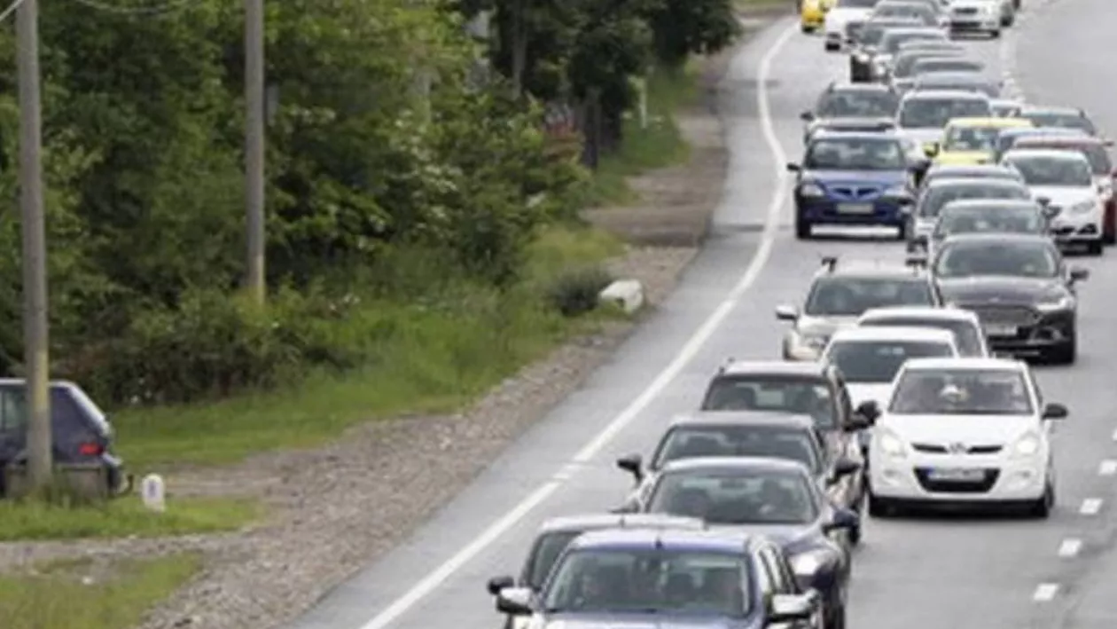 Restricții de circulație pe Valea Prahovei. Drumurile Naționale DN 1 și DN 1B intră în reparații pentru o lună