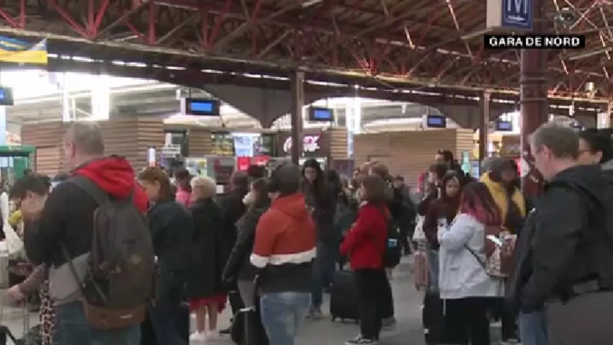 Românii au împânzit drumurile țării înaintea Paștelui. Aglomerație în Gara de Nord, în Vinerea Mare (VIDEO)