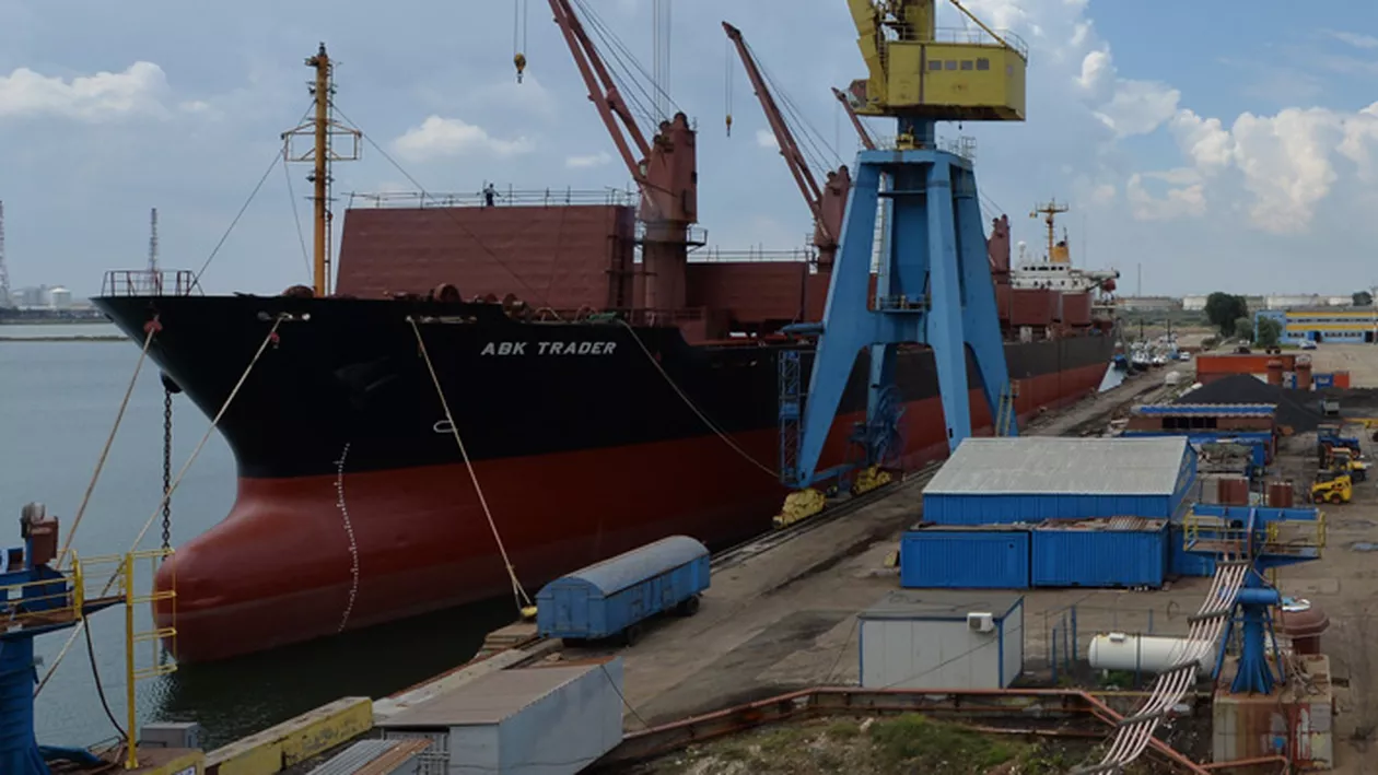 Alertă în Portul Midia: Ambarcațiunea misterioasă răsturnată ar fi un vehicul marin fără pilot