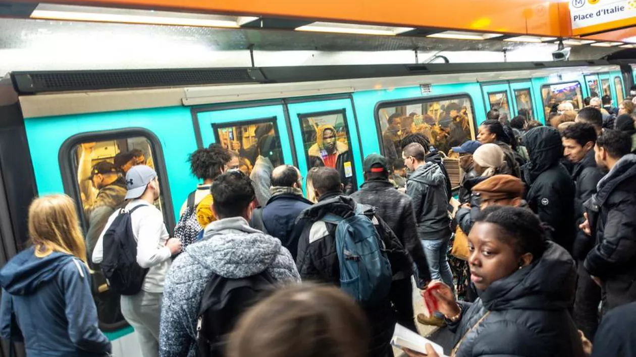 Două persoane, lovite mortal de metrou, la o staţie din Paris / Victimele ar fi fost în stare de ebrietate
