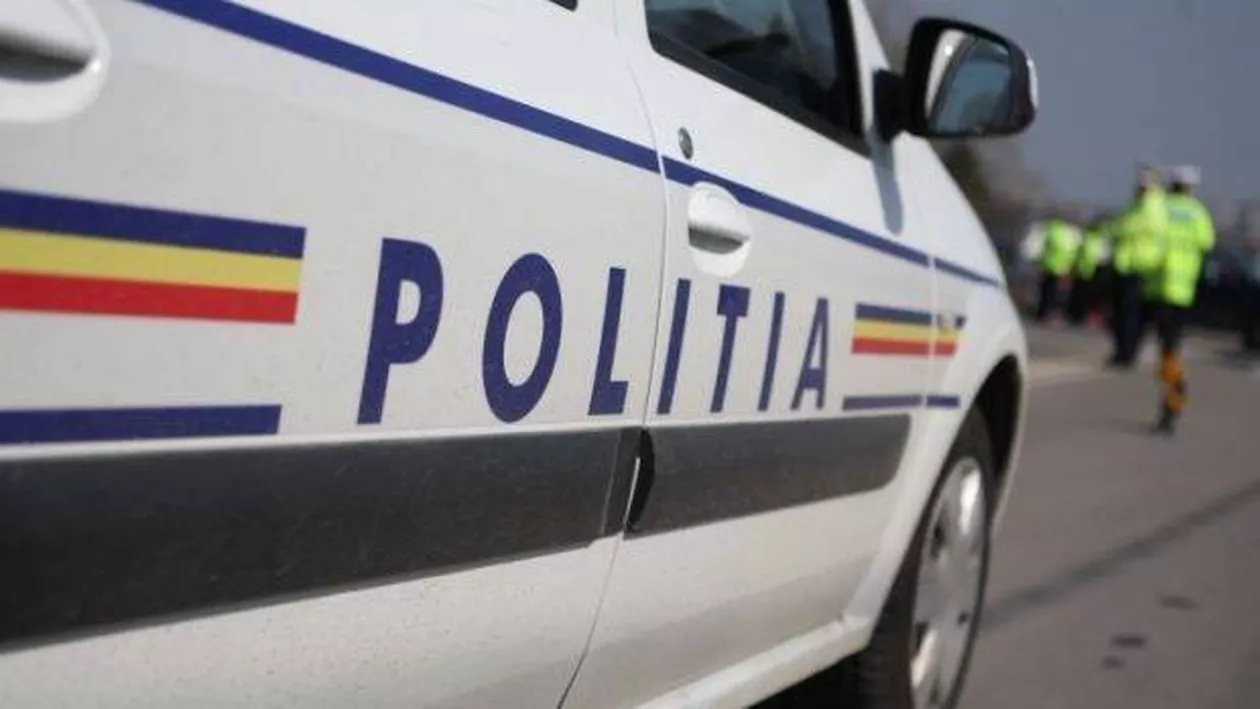 Polițist rănit după ce autospeciala a fost lovită de un vehicul scăpat de sub control