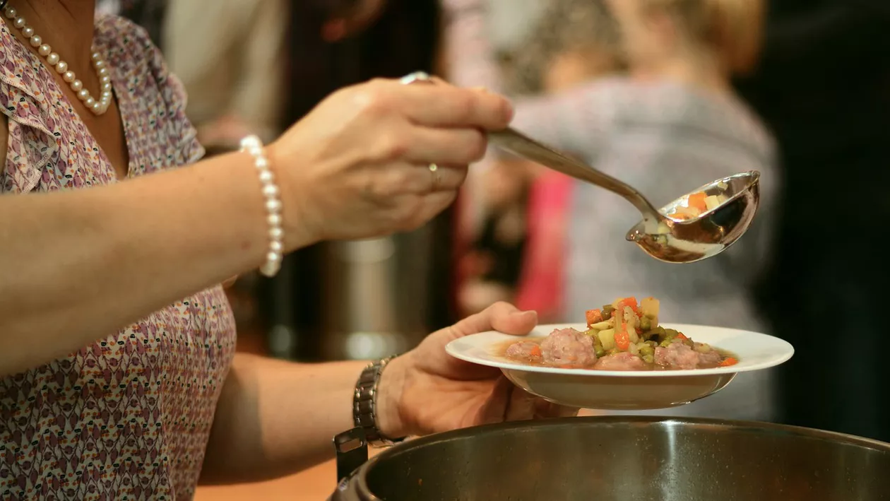 Cât se țin ciorbele și supele la frigider. Reguli și sfaturi utile pentru gust și sănătate