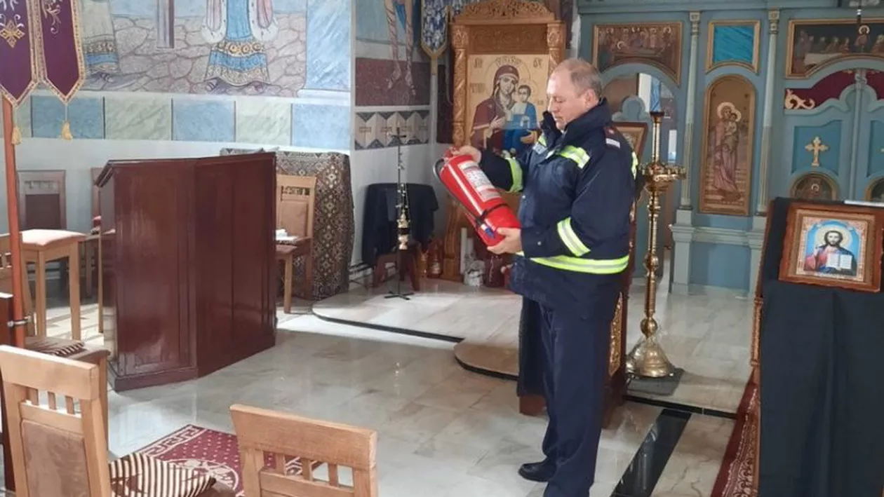 Aproape o mie de controale făcute de pompieri la lăcaşuri de cult şi unităţi de cazare, înaintea Paștelui / Ce nereguli au fost găsite