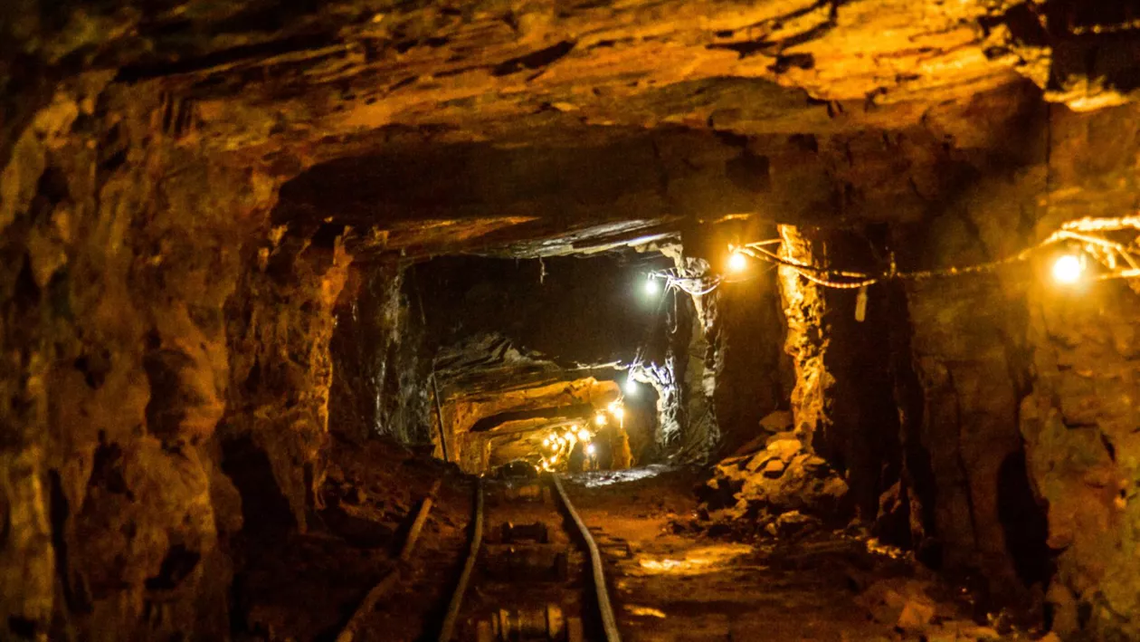 78 de persoane au murit și alte câteva sute sunt blocate în mina din Africa de Sud în care minerii au fost blocați de către autorități care le-au tăiat accesul la apă și hrană