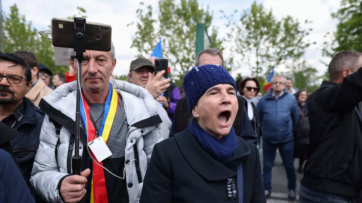 Liderul deputaților UDMR spune că a fost și el înjurat de simpatizanții AUR: „A fost o amenințare, «luați-i gâtul!». Poate că în Germania Nazistă au fost scene similare” (FOTO, VIDEO)