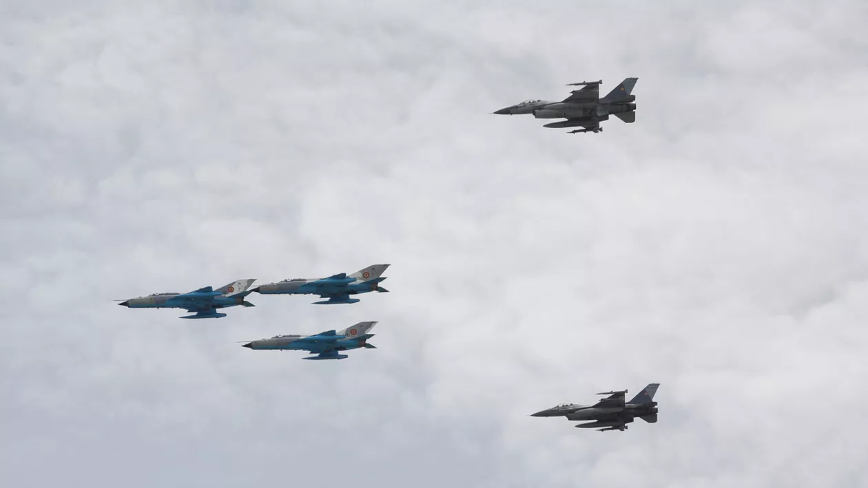 Cinci avioane americane Boeing KC-135 Stratotanker au decolat marți seară din București spre Orient