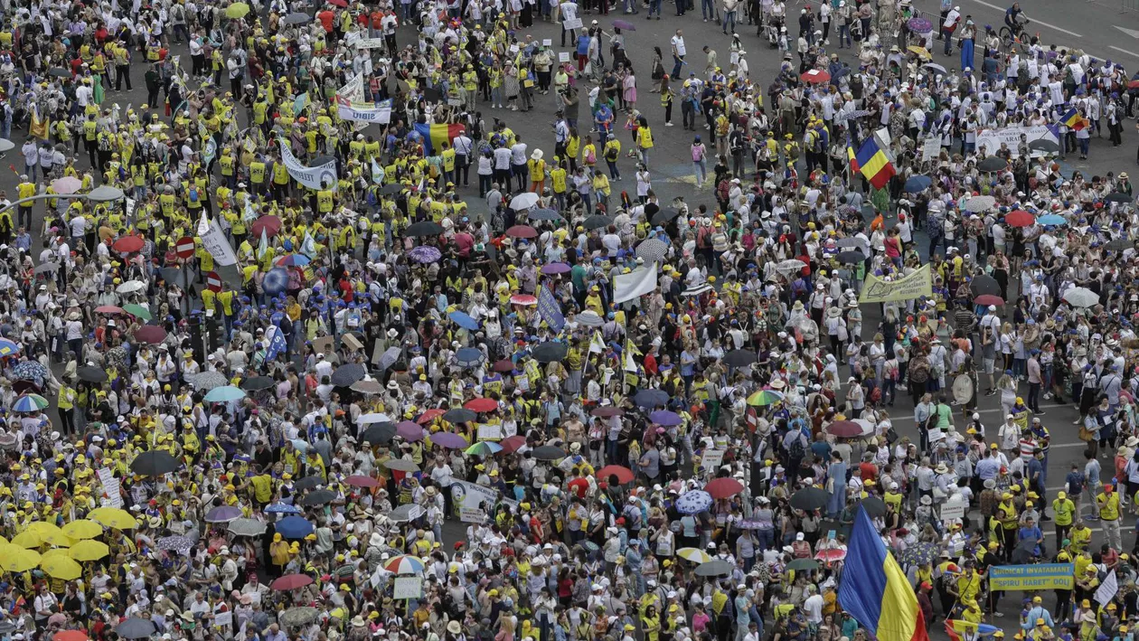Majorarea salariului minim brut este insuficientă, indicatele anunță proteste de stradă în octombrie împotriva creșterilor de taxe
