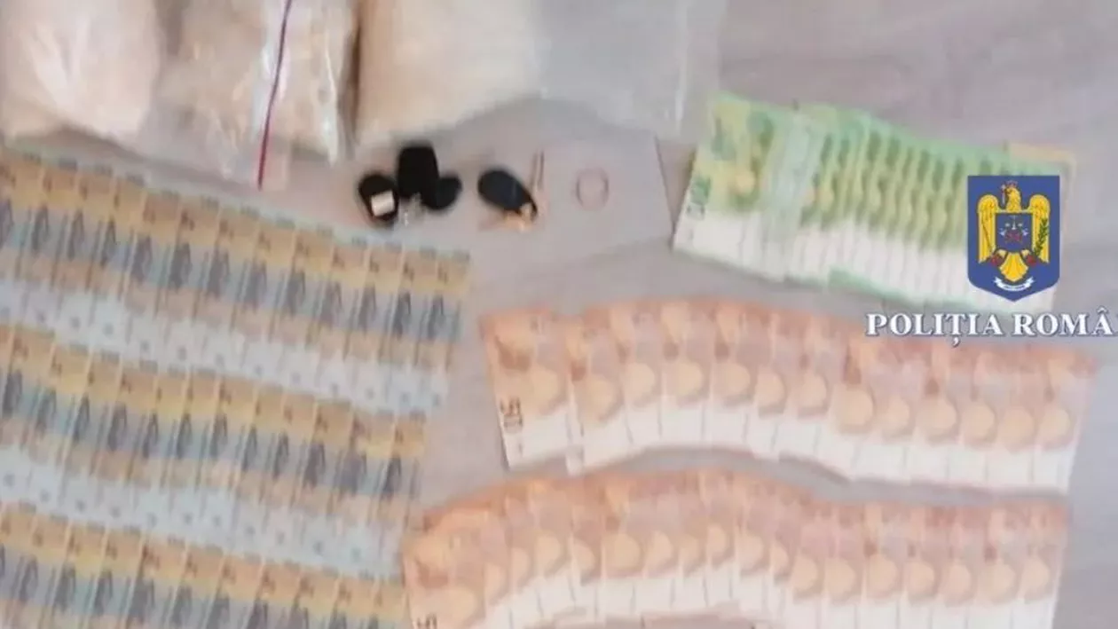 Două kilograme de droguri găsite de polițiștii antidrog în stațiunea Mamaia / Substanțele interzise erau ascunse într-o boxă aflată în portbagajul unui Mustang
