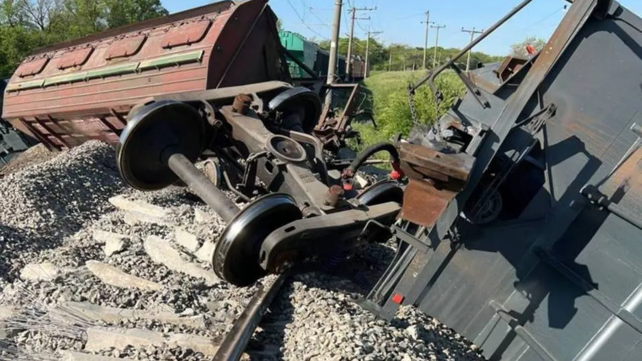 Trafic feroviar suspendat în Peninsula Crimeea, după ce o presupusă explozie ar fi cauzat deraierea unui tren (FOTO)