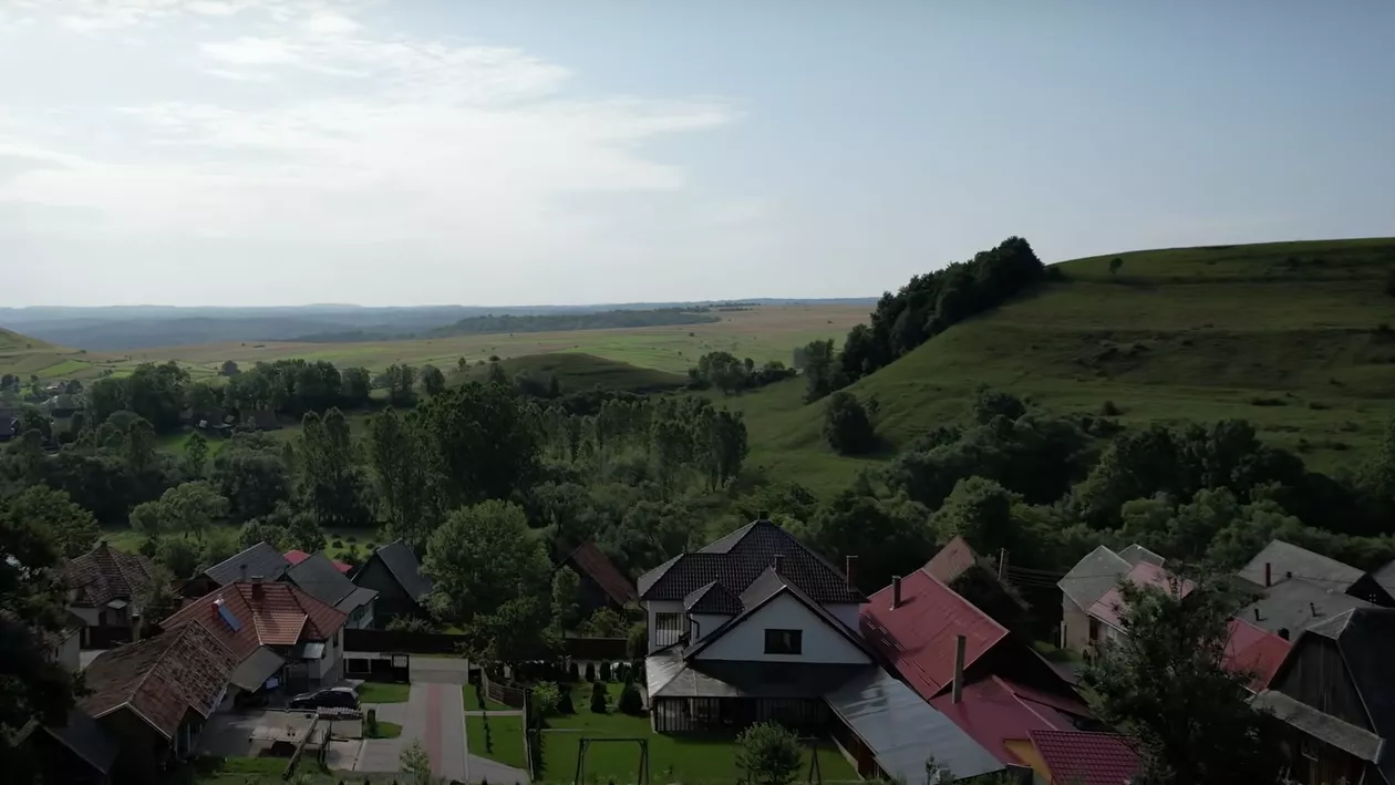 Limba secretă care se vorbește doar într-o comună din România / Este veche de 100 de ani