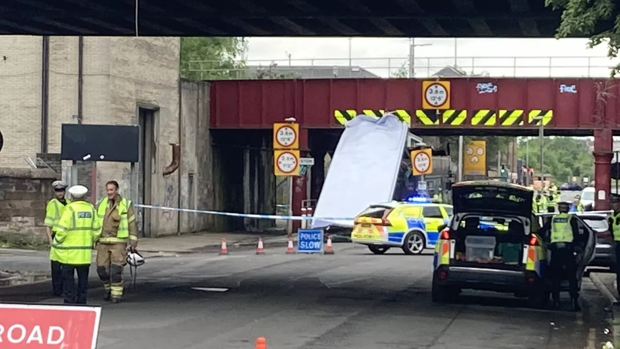 Un autobuz plin cu pasageri a fost strivit, în Glasgow / Mai multe persoane au fost transportate de urgență la spital