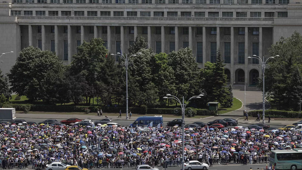 Sindicaliștii după întâlnirea cu Ministrul Muncii: Nu avem motive să renunțăm la grevă. Profesorul debutant să aibă salariul cel puțin egal cu salariul mediu pe economie (VIDEO)