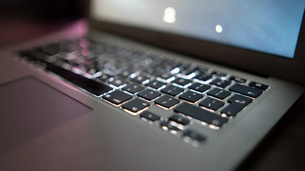 Peste 400.000 de persoane lucrează în industria videochat-ului, în România / Președintele ANAF: „Este un fenomen”