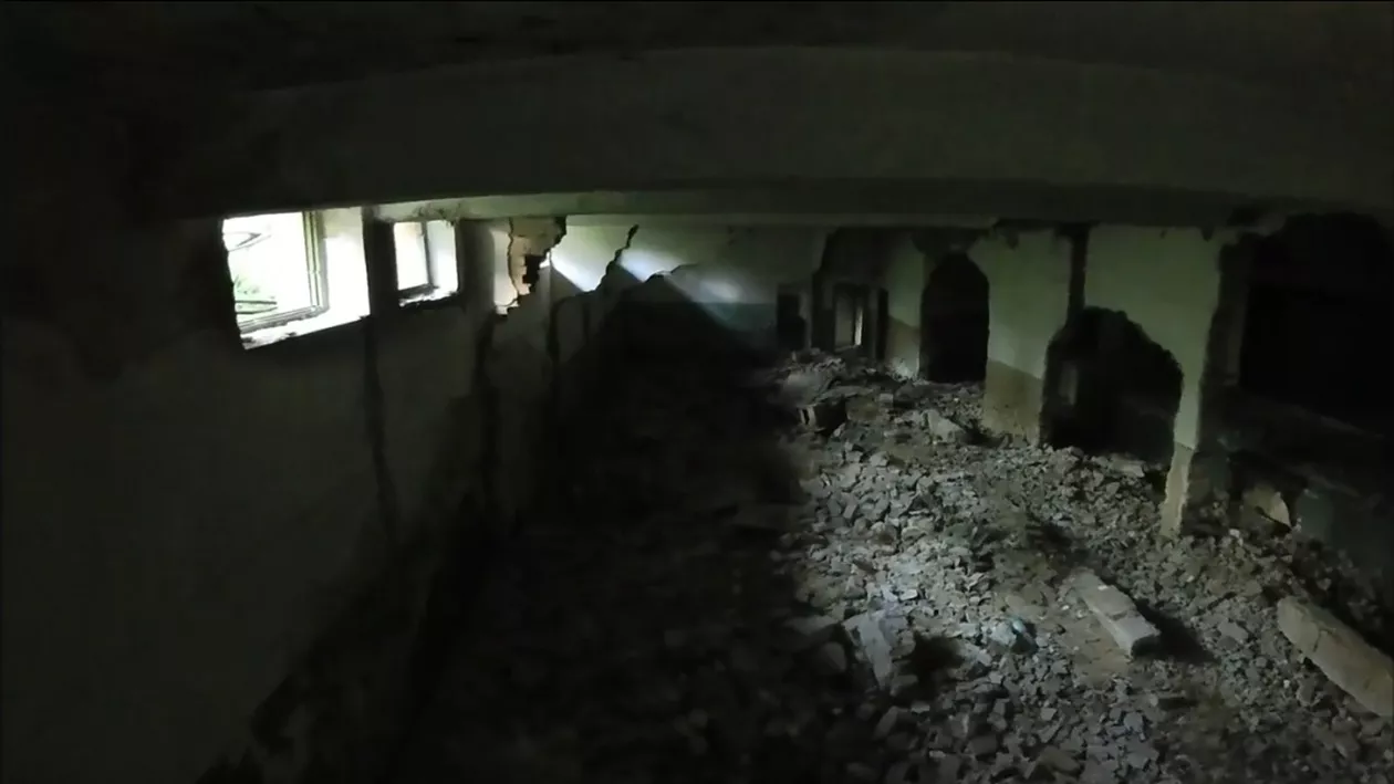 Fost buncăr militar secret, devastat de localnici în Hunedoara