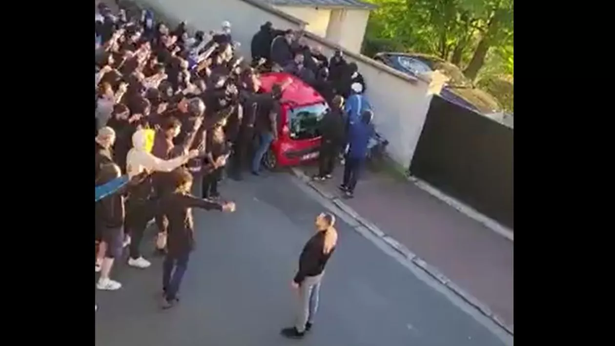 Scandal uriaș la PSG. Ultrașii s-au strâns în fața casei lui Neymar: „Pleacă!” (VIDEO)