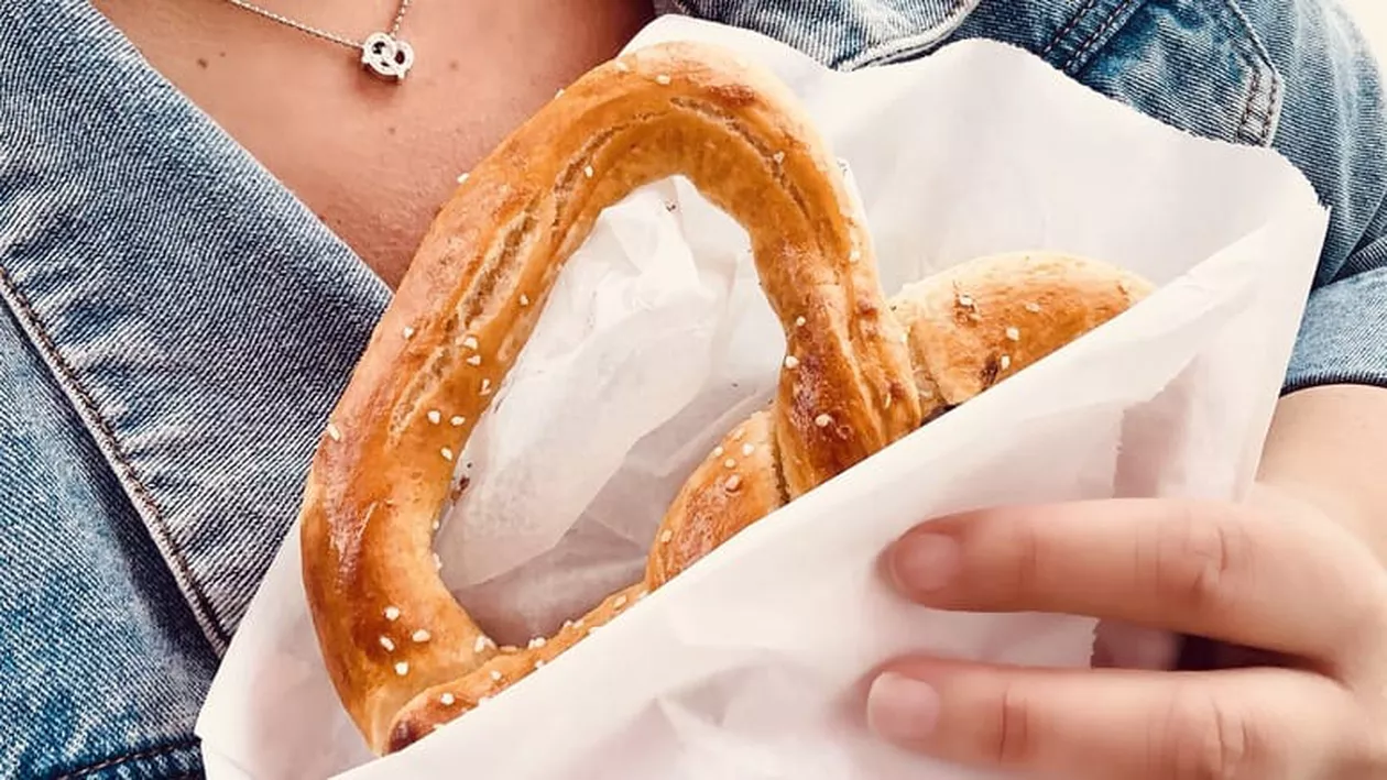 Cât a ajuns să coste un covrig pe plajele din Mamaia. Asociația pentru Protecția Consumatorului reacționează