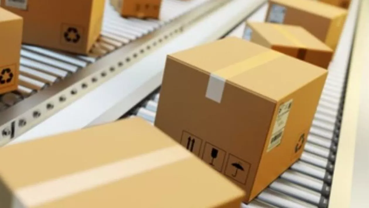 Companie de curierat: Inteligența artificială dublează numărul de colete transportate și sortate / Roboții triază mai mult de 10.000 de cutii pe oră