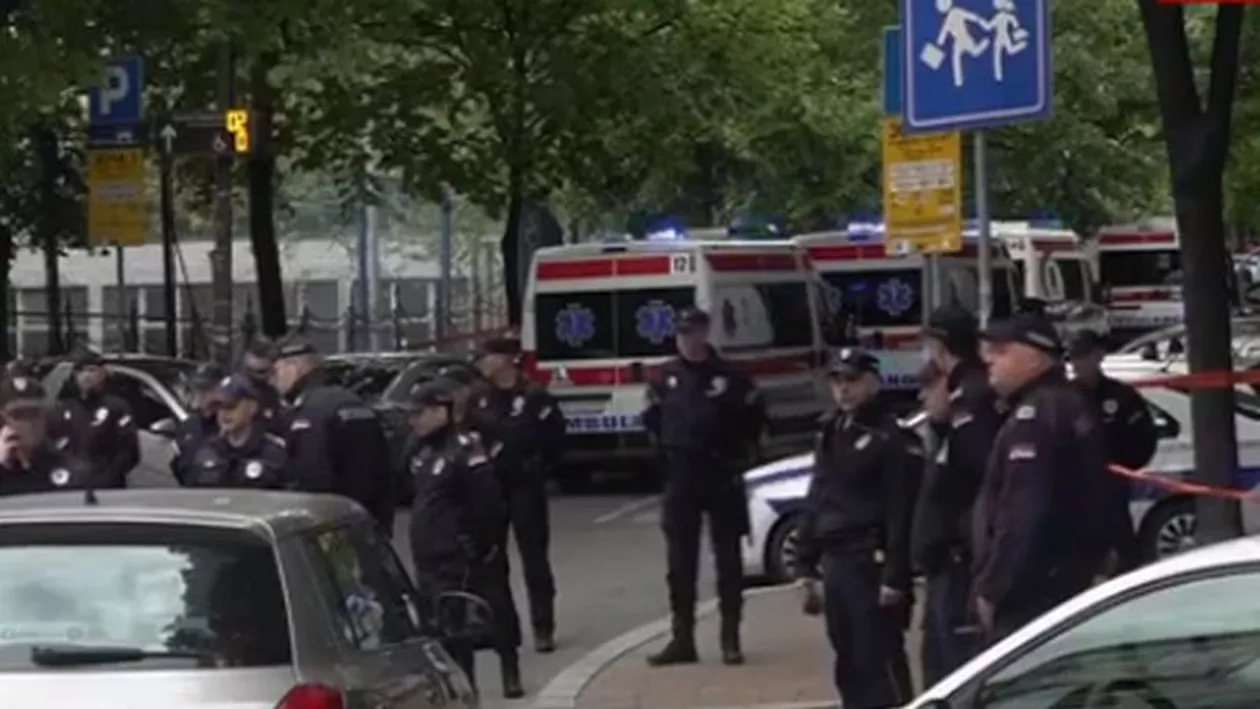 Elevul ucigaș de la școala din Belgrad avea o listă cu colegii vizați și plănuise din timp atacul, spun anchetatorii / Trei zile de doliu național în Serbia