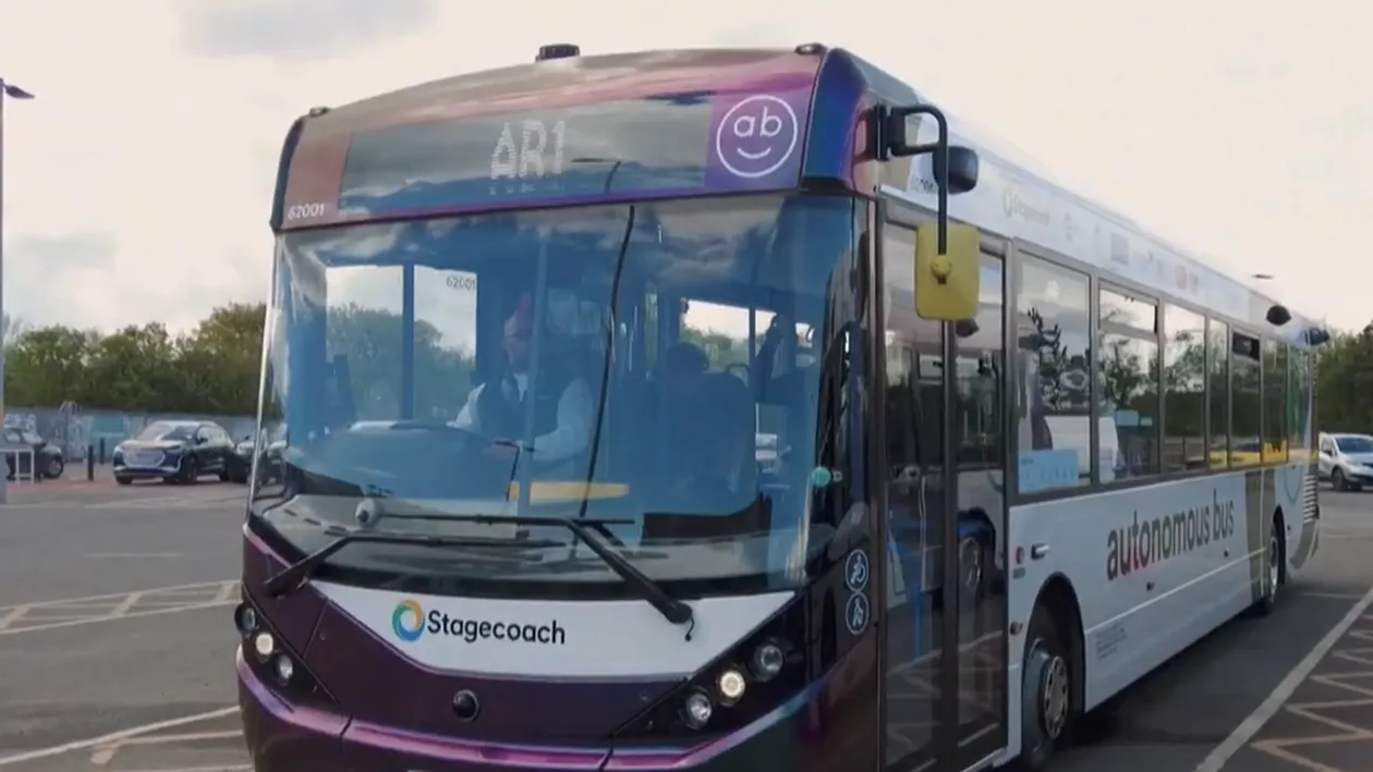 Premieră în Regatul Unit! Prima linie de autobuze care se conduc singure, inaugurată la Edinburgh / Ce rol vor mai avea șoferii autovehiculelor