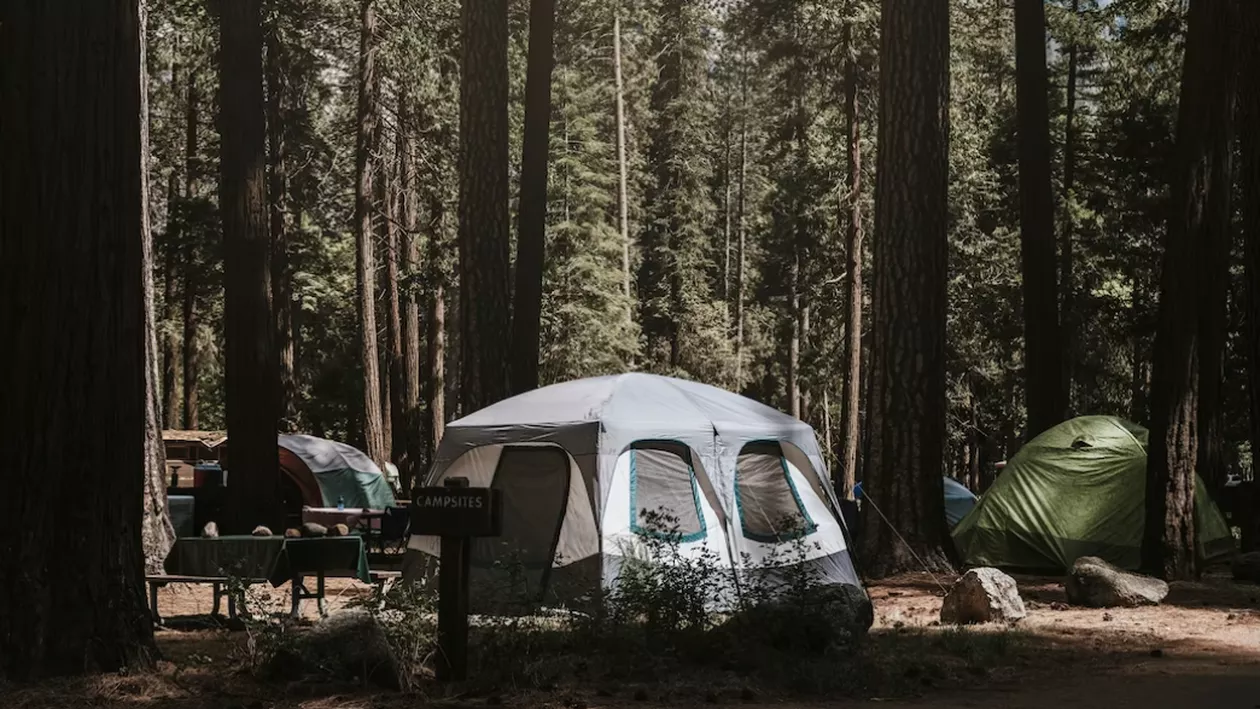 Minivacanța de 1 Mai cu rulota sau cortul. Cât costă o zi de campare în Maramureș