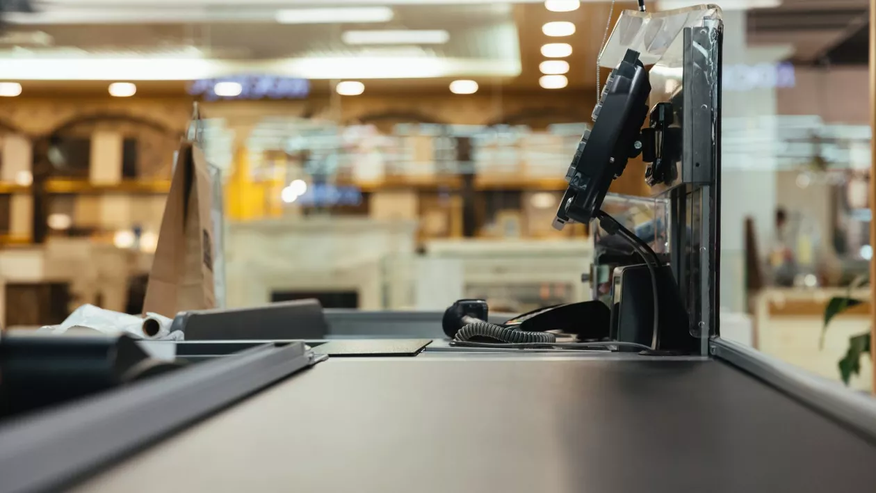 Noi schimbări pentru firmele din România. Bonurile emise de casele de marcat trebuie să aibă coduri QR