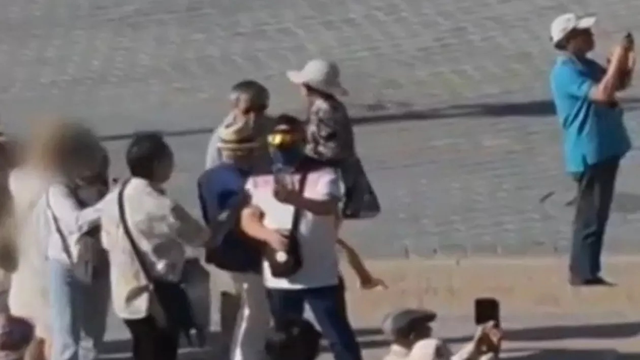 Două românce au furat din buzunarele turiștilor din Spania: „Victimele nici nu îşi dau seama ce li se întâmplă”