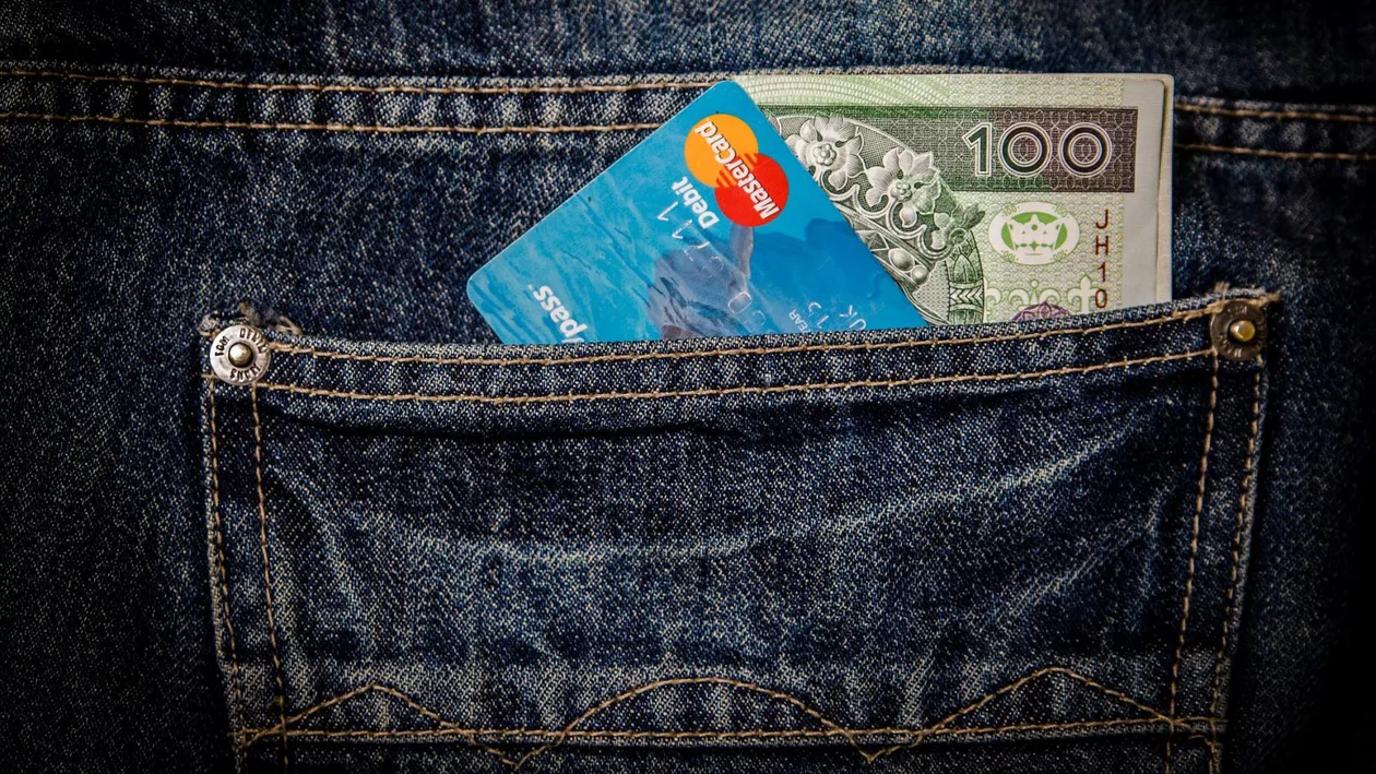 Argentina a lansat cea mai mare bancnotă a sa. Aceasta valorează 4 dolari/ Inflația din Argentina a urcat la 109% luna trecută