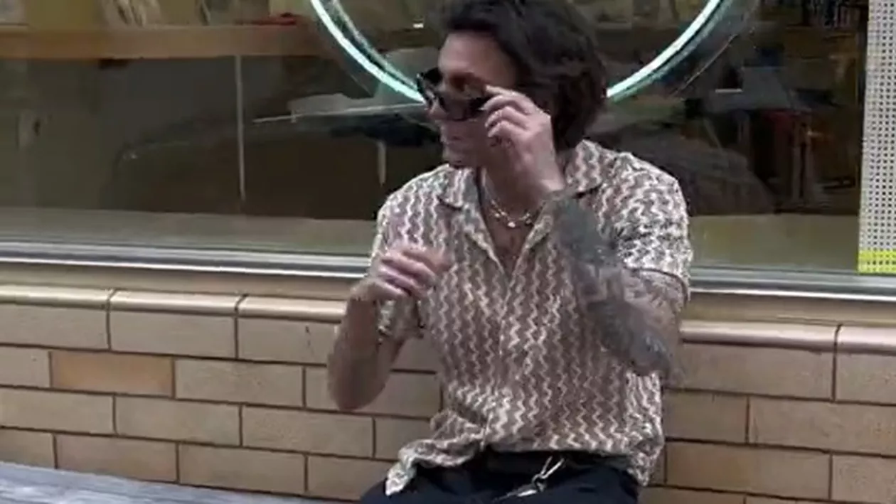 După ce Gen Z a respins blugii strâmți, spunând că sunt demodați, bărbații fac întrecere pe TikTok ca să arate ce poartă în schimb