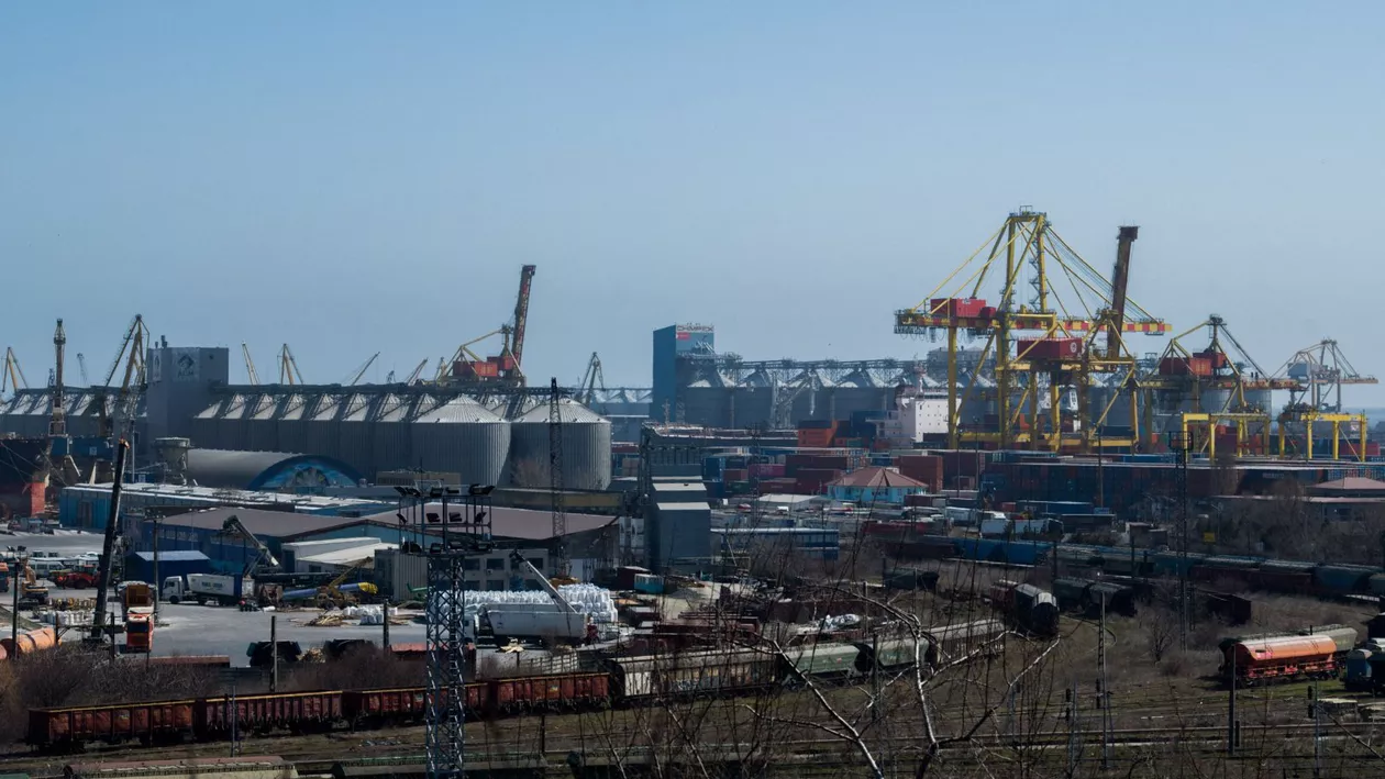The Guardian: Crima organizată de la Constanţa şi corupţia din România împiedică exporturile ucrainene