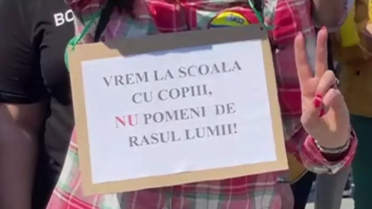 Protest al profesorilor și la Craiova. Klaus Iohannis și evenimentul de la Sibiu, ironizați la mitingul din Bănie cu șlagărul „O lume minunată” (VIDEO)