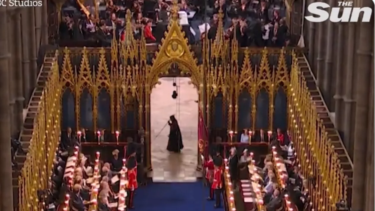 Cine este personajul „cu coasa” care a apărut la încoronarea Regelui Charles al II-lea la Westminster Abbey