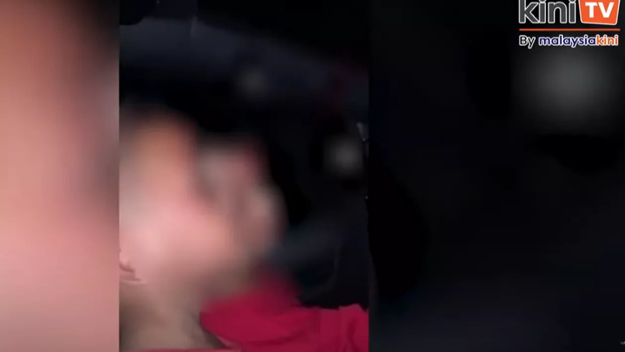 Doi frați de trei și șase ani au furat mașina părinților. Ce distanță au parcurs
