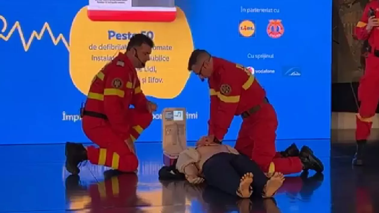 Raed Arafat anunță o rețea națională de defibrilatoare automate: „Dacă apeși butonul de șoc, va șoca numai dacă trebuie șocat” / Simulare de intervenție la un stop cardiac (VIDEO)