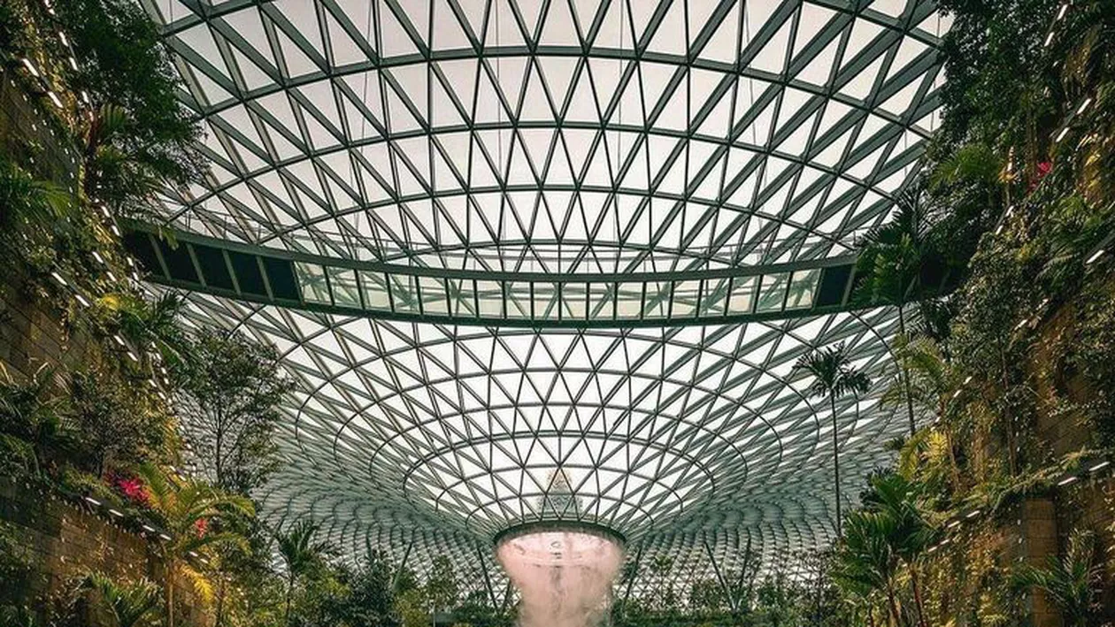 Cel mai spectaculos aeroport din lume / Are dimensiunile unui oraș și a devenit un obiectiv turistic în sine