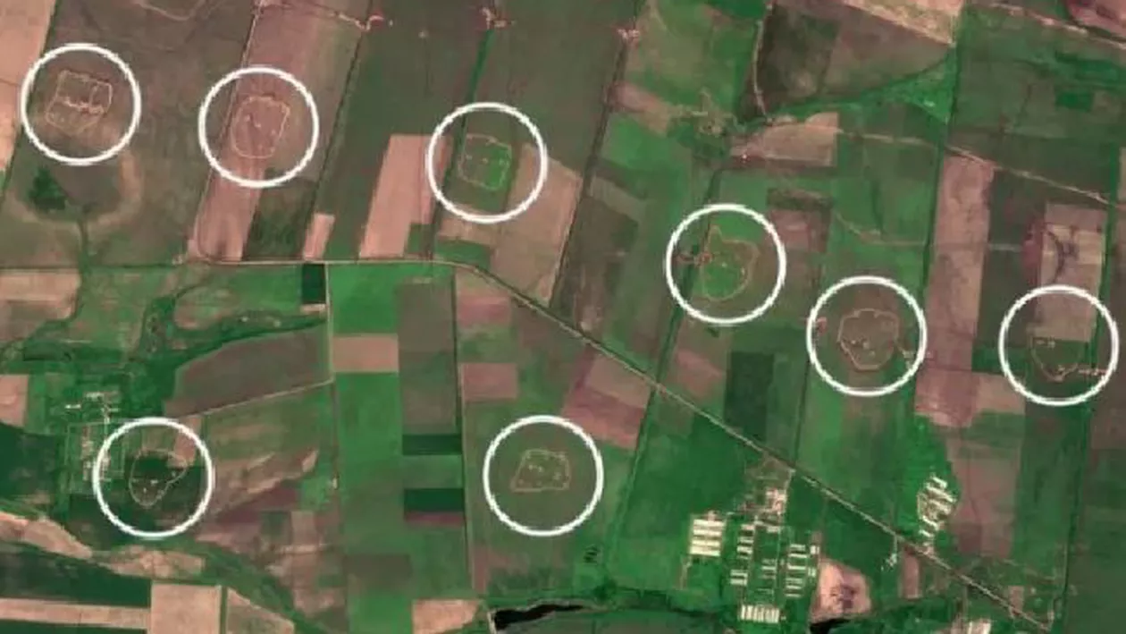 Linii defensive construite de ruși în Ucraina se pot vedea din satelit . Experții militari spun că sunt ineficiente