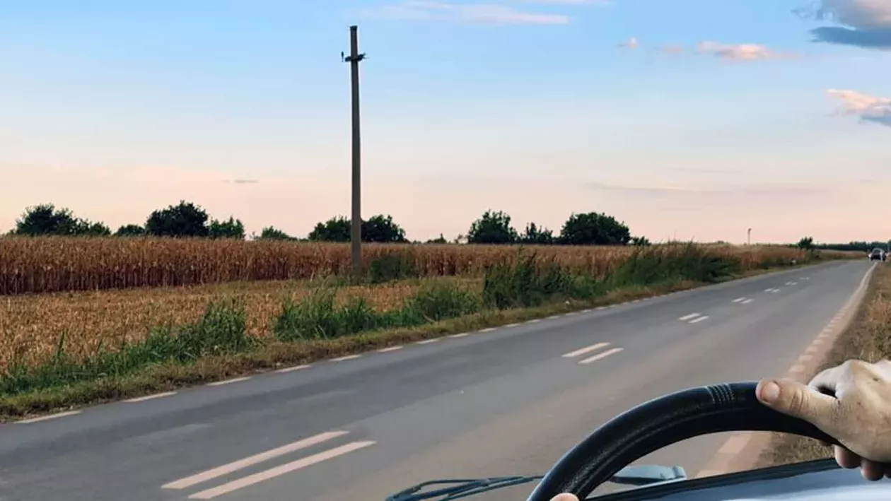 Ce semnifică marcajul central cu două linii întrerupte de pe șosea / Nu mulți șoferi știu asta