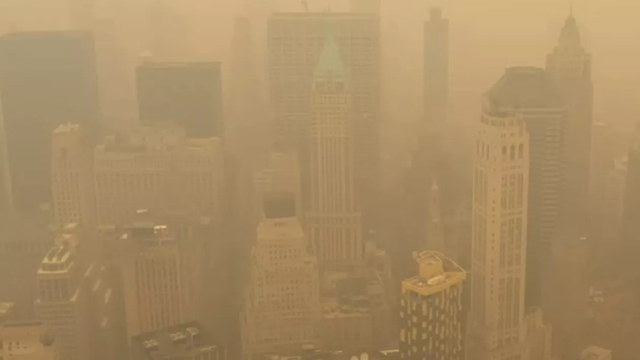 Locuitorii New York-ului caută pe Google cum „își pot vinde casele rapid”, din cauza fumului provocat de incendiile din Canada
