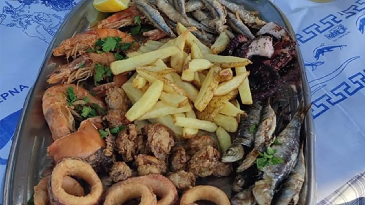 Prețul incredibil al unui platou cu fructe de mare în Grecia / Doi turiști români au rămas șocați de cât au plătit pentru o astfel de masă în Halkidiki