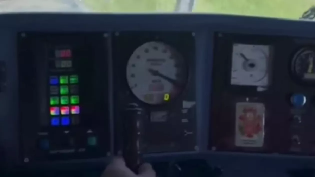 CFR anunță un nou record de viteză pe căile ferate din România. O locomotivă de călători a atins 210 km/h