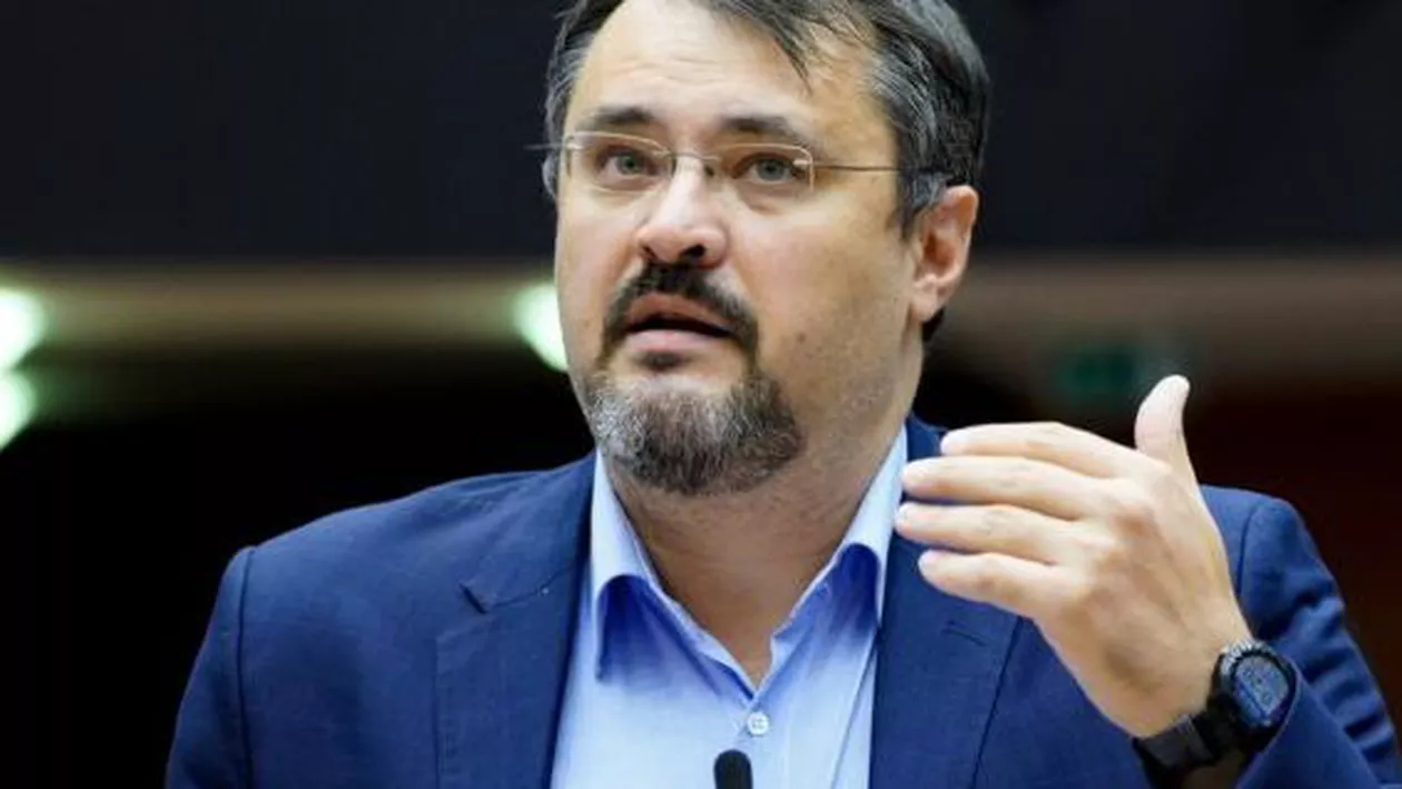 Ghinea (USR): Serviciile secrete nu trebuie să conducă în locul politicienilor aleși / Eu am criticat amestecul lor. Bode, în schimb, se laudă ca la restaurant că el e chelner la serviciile secrete (VIDEO)