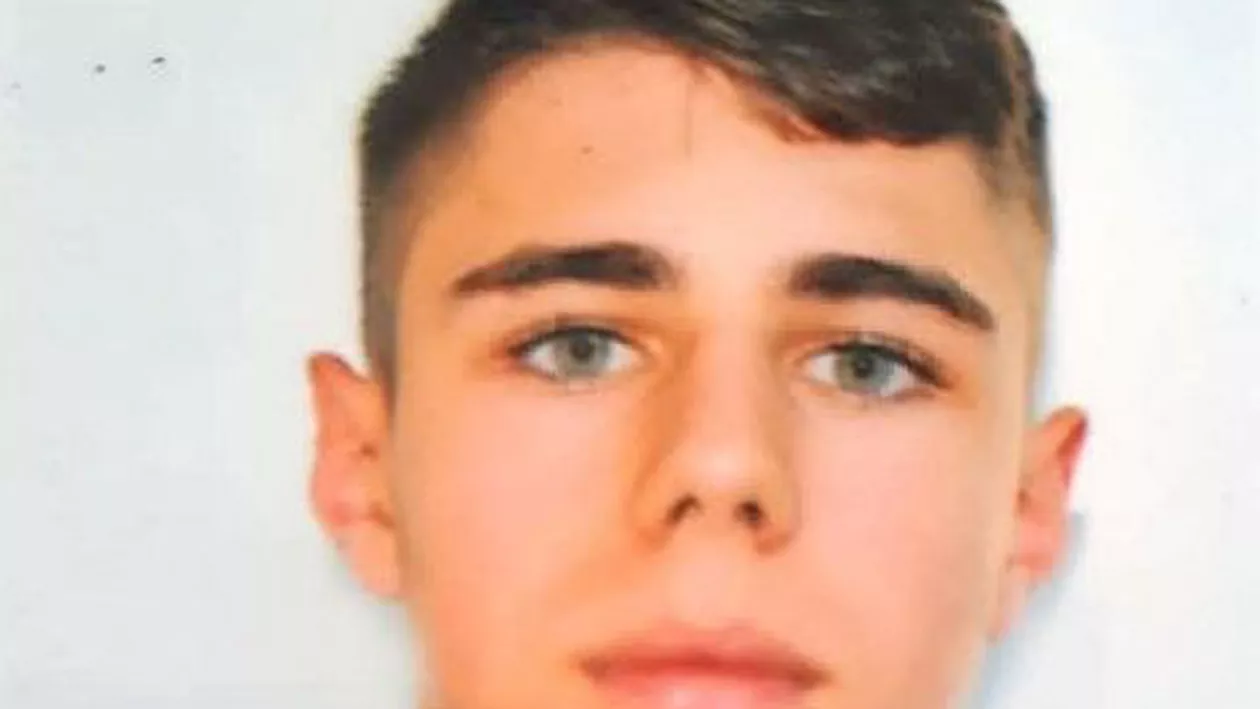 Băiat de 15 ani din Lupeni, căutat de poliţişti după ce a plecat de acasă. El a spus că merge la Petroşani, dar nu s-a mai întors