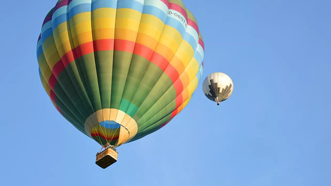 Cappadocia la doar câțiva kilometri de București. Zborul cu balonul care cucerește România