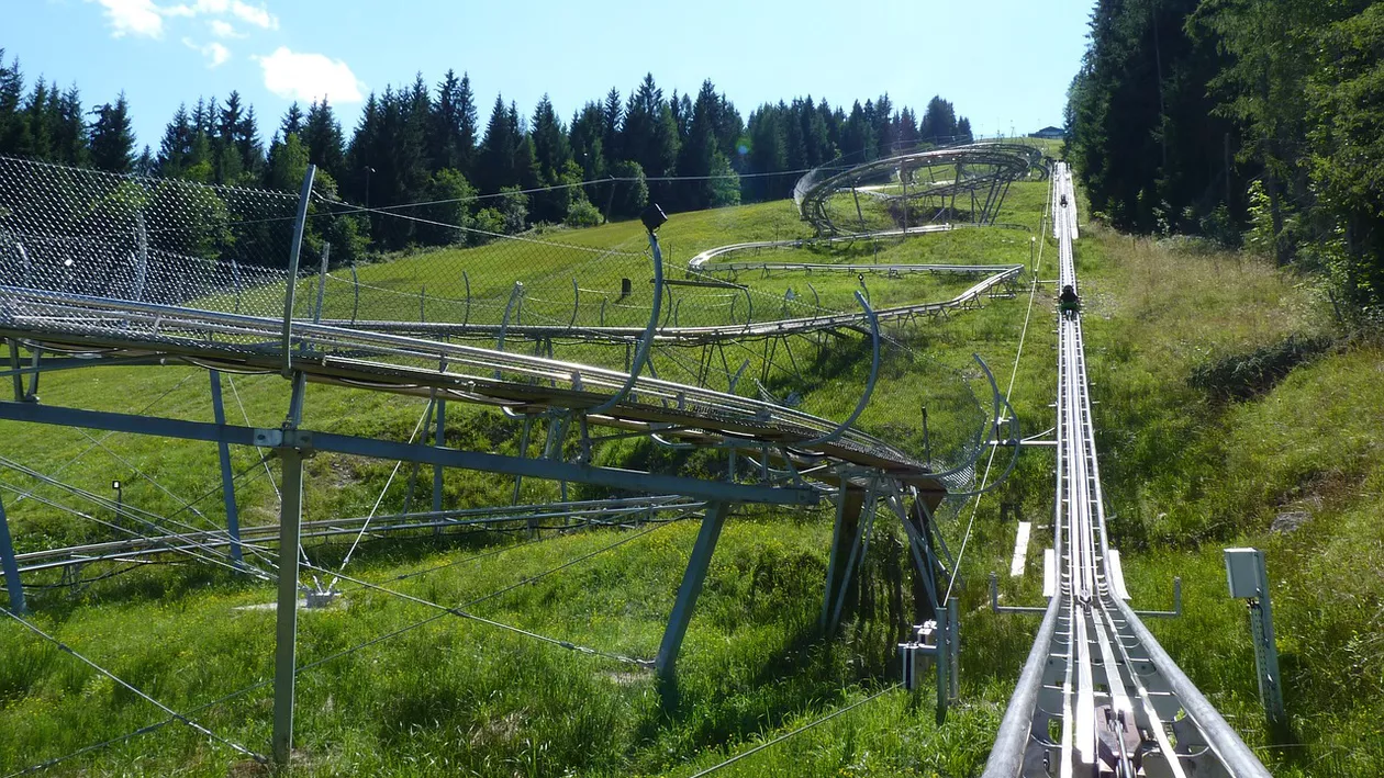 Sania de vară, o nouă atracție în Poiana Brașov. Traseul va fi alcătuit din șase poduri și cinci spirale