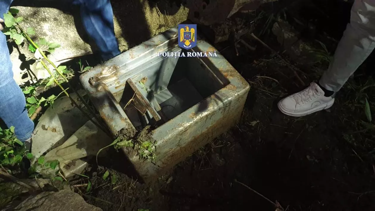 Un seif cu 300.000 de lei a fost găsit îngropat pe malul râului Jiu. De unde au furat hoții banii