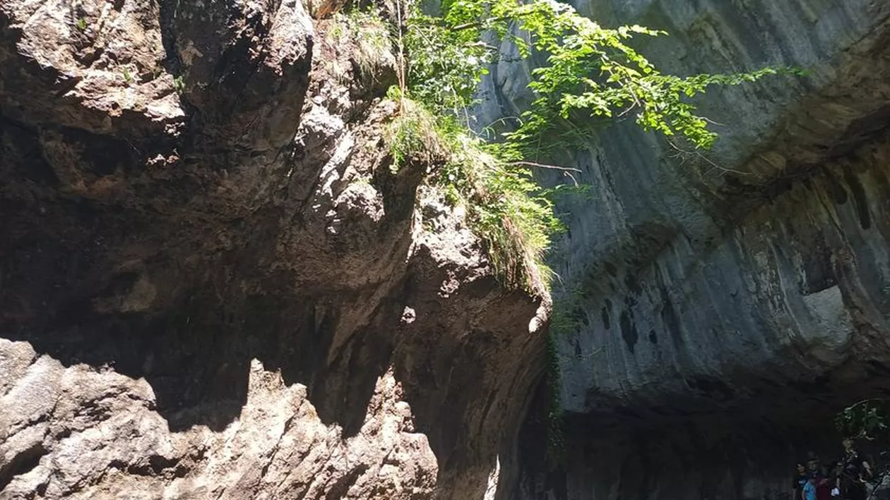 Cheile Băniței, interzise turiștilor din cauza pericolului de prăbușiri de pietre și arbori pe versanți